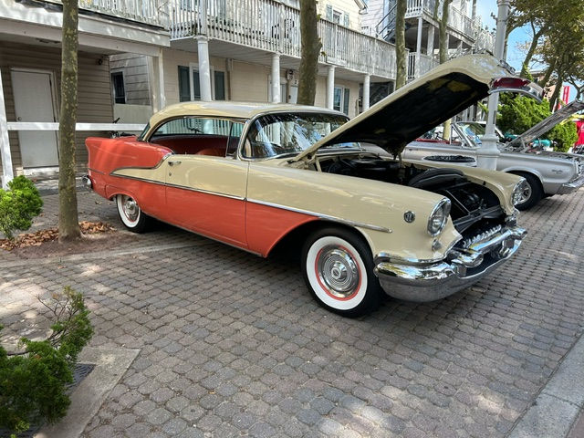 OC Cruzers Classic Car Shows on Somerset w/ DJ