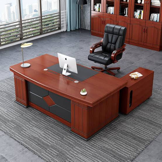 Executive Office Desks: How Do You Choose the Right One?