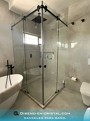 Cancel de cristal templado para baño en escuadra.