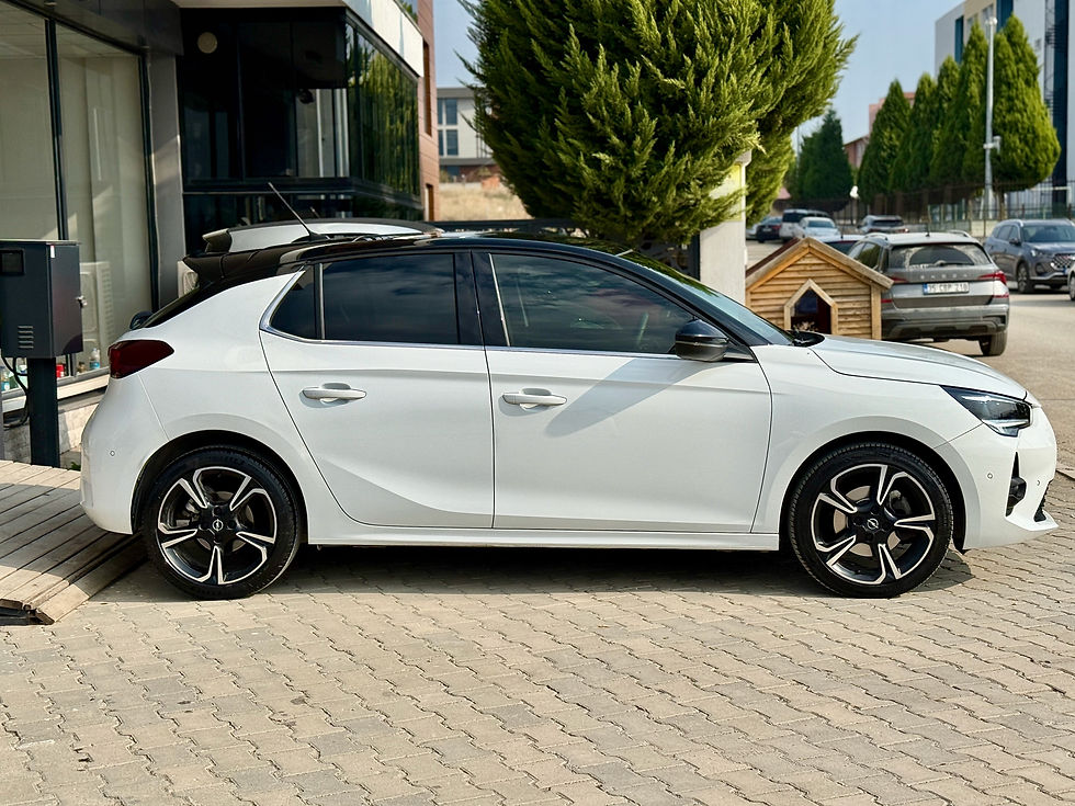 Küçük resim: 2023 Model Corsa 1.2 130 Hp Ultimate AT8 & Beyaz-Siyah