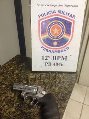 MENOR É APREENDIDO COM ARMA DE FOGO NO BARRO