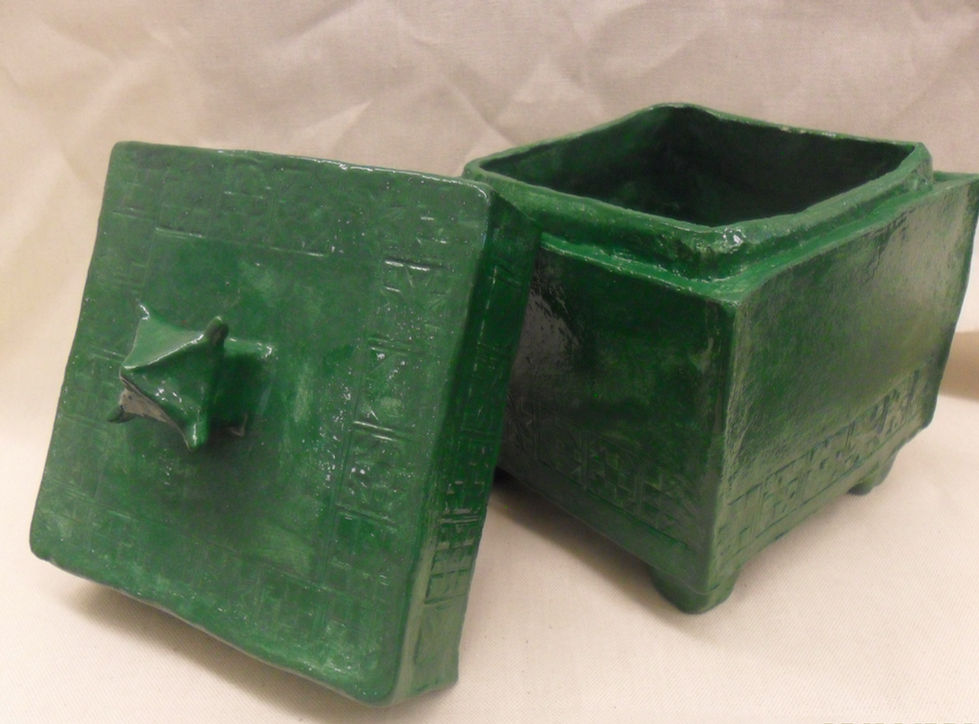 An image of a ceramic box with removable lid