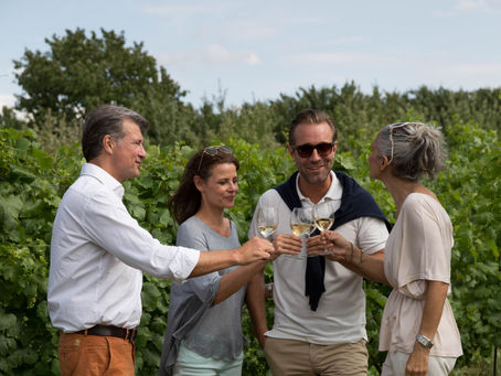WHY EVERYONE SHOULD TAKE A GROUP RIVER CRUISE AT LEAST ONCE