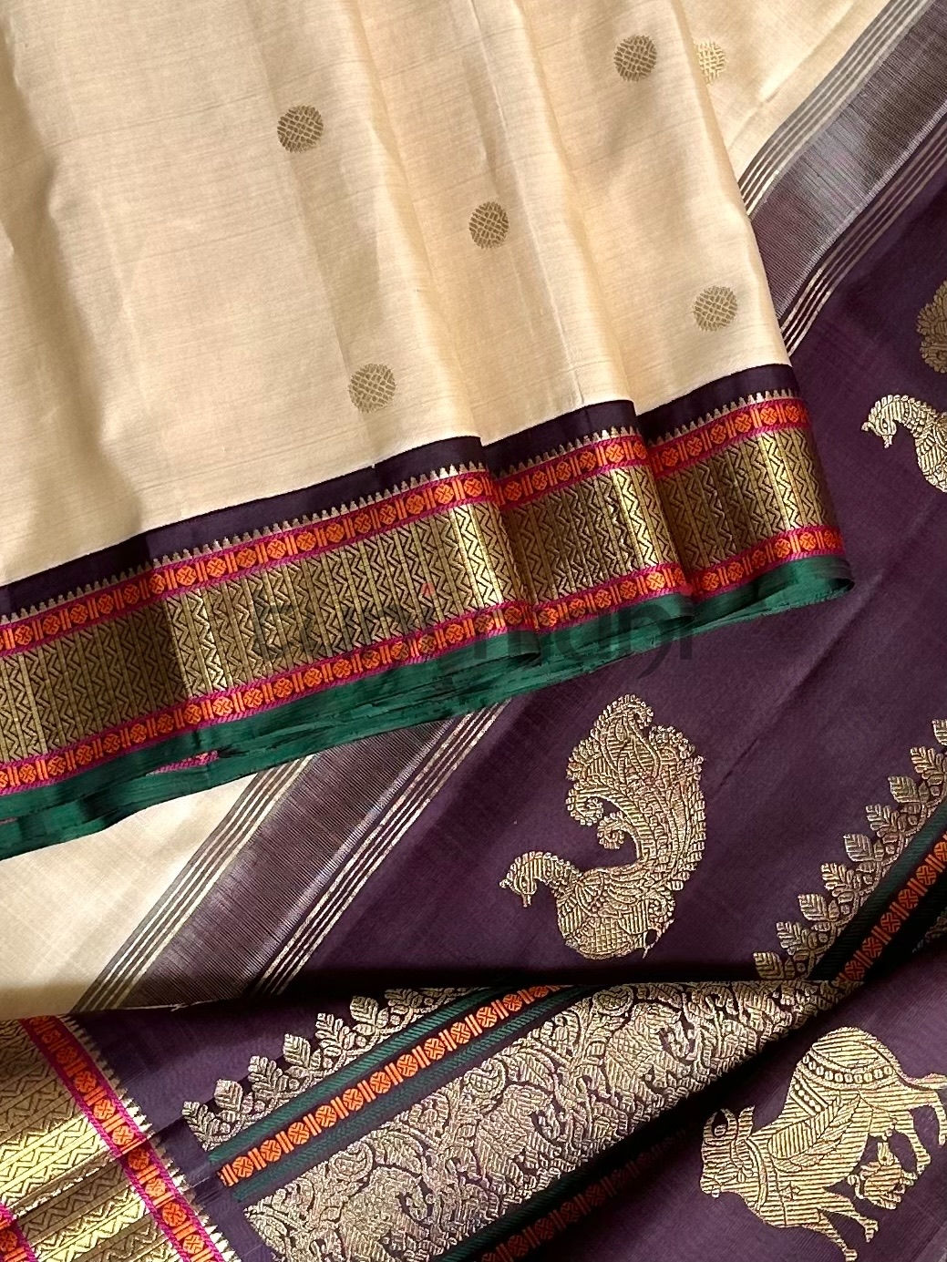 Handwoven Kanchipuram Pure Silk Saree Woven with 3 GM Pure Zari Korvai Borders