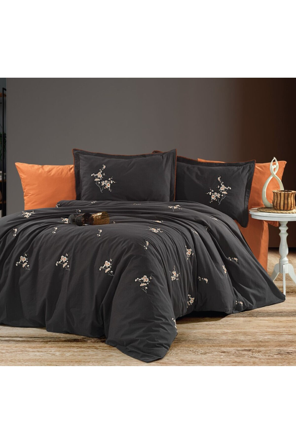 طقم غطاء لحاف مزدوج مطرز من Ipekçe مكون من 6 قطع - شيلتون أسود-برتقالي