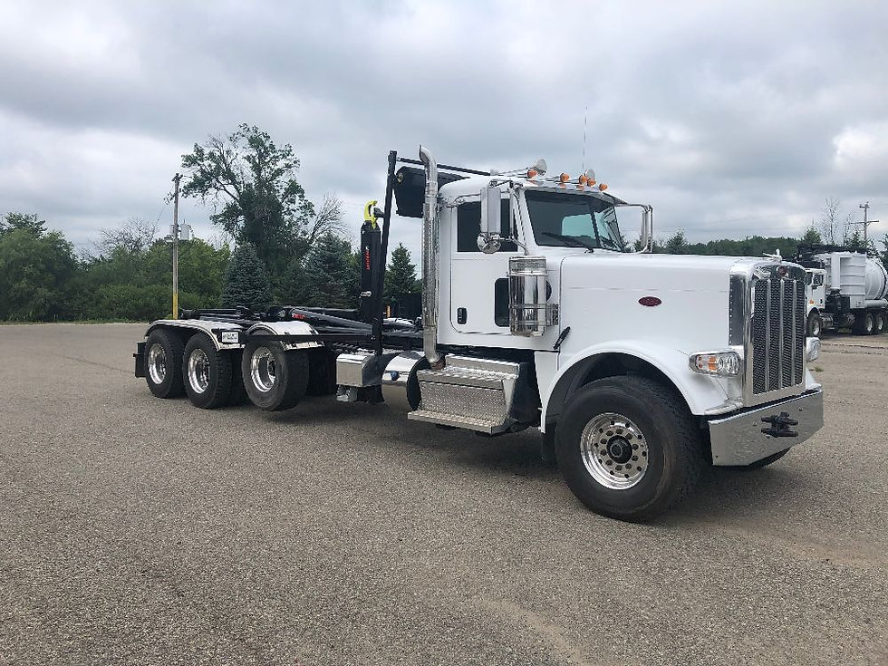 White Peterbilt Semi Truck Repair | Quality Truck and Tire | Clare, MI 48617