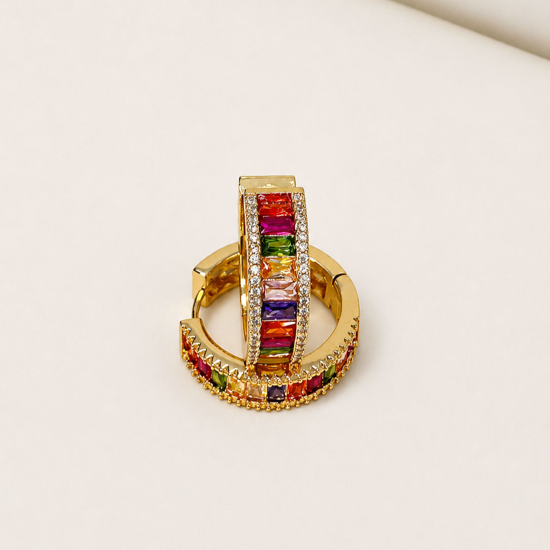 Aros argollas en detalle con circones