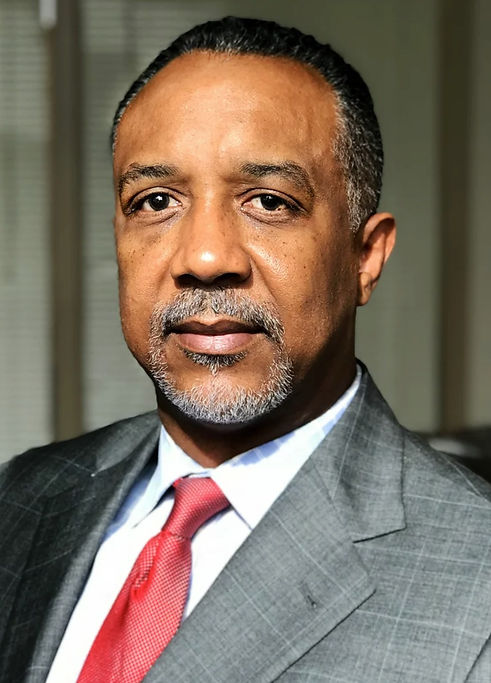 OscarNiceHeadshot.jpg