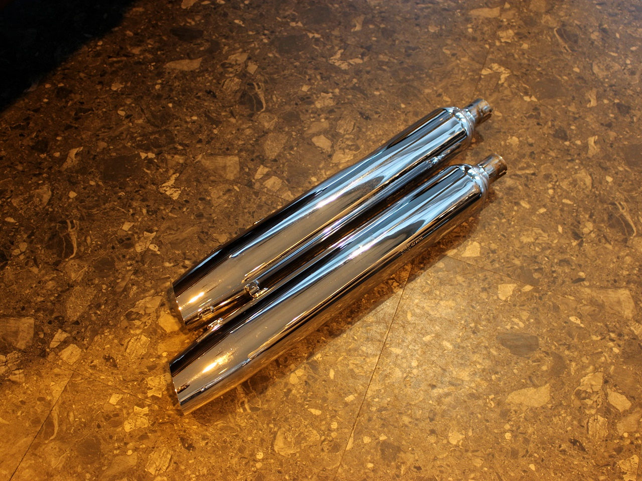 ハーレーダビッドソン　ツーリング系純正サイレンサー／中古　【送料無料】