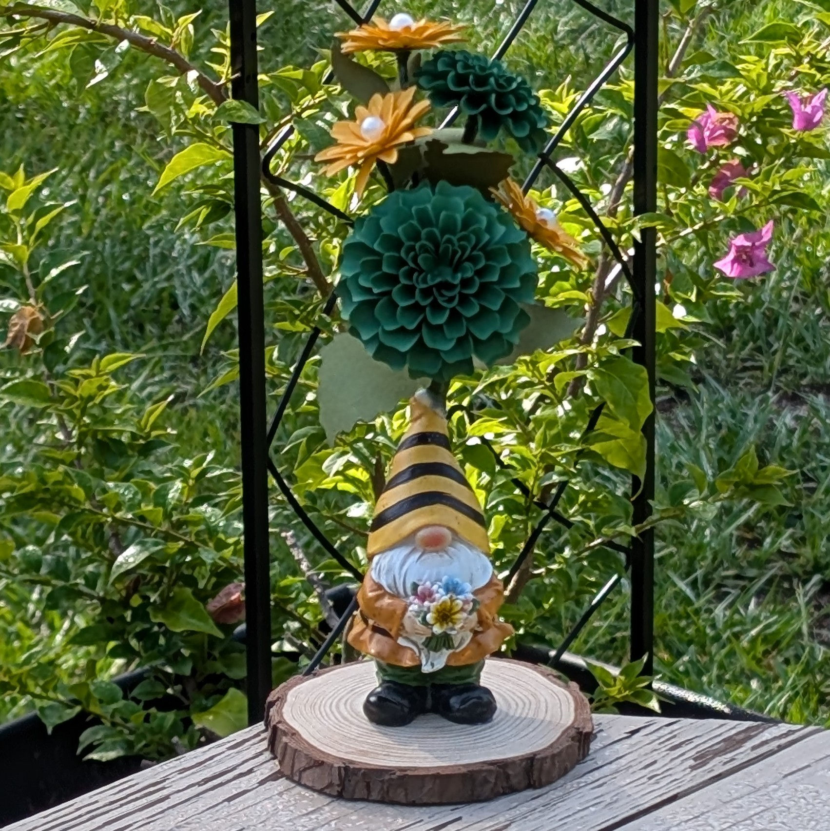 Bee-utiful Gnome