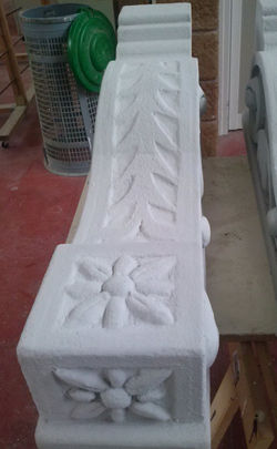 Particolare zampino decorato