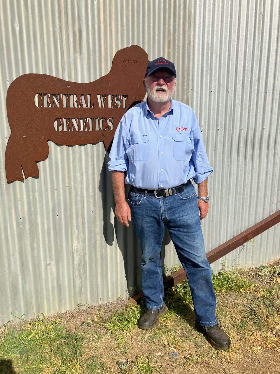 Dr Gregory McCann. Expert livestock reproduction in Dubbo & NSW’s Central West. AI, ET & veterinary services for sheep & cattle. Boost herd fertility & genetics today.