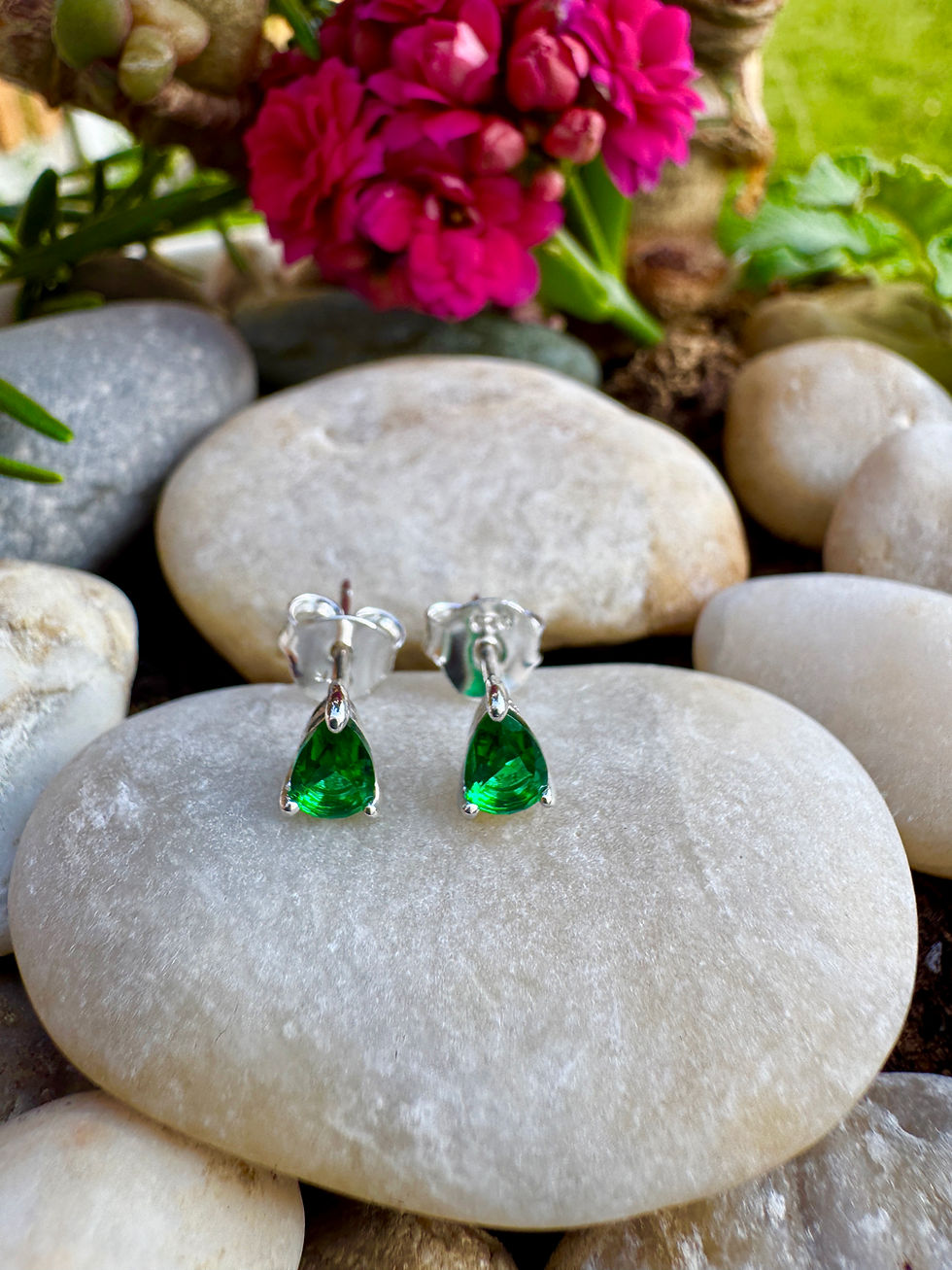 Thumbnail: Emerald Silver Stud Earrings
