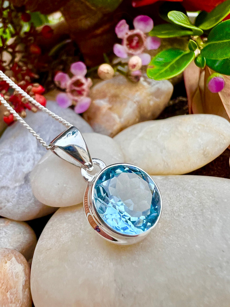 Thumbnail: Blue Topaz(AAAA) Sterling Silver Necklace