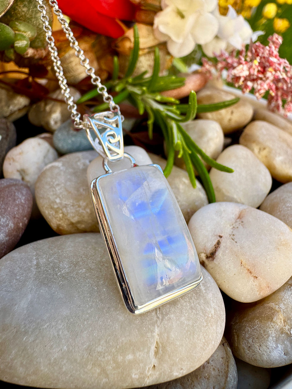 Thumbnail: Rainbow Moonstone Silver Necklace
