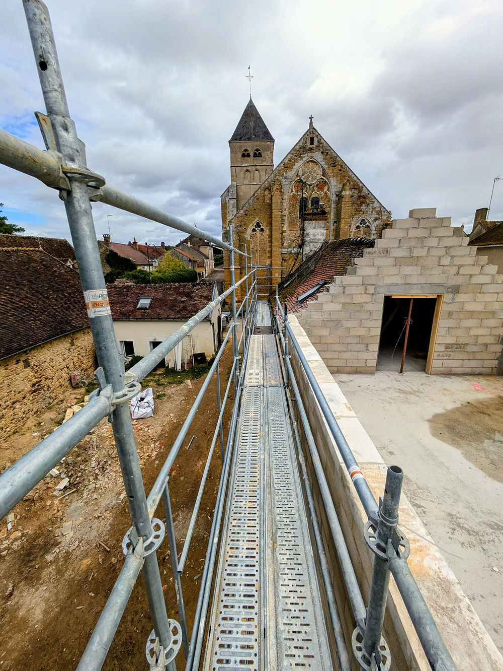 échafaudage fixe pour protection couvreur Tonnerre