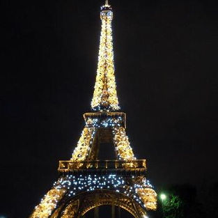 Early November is when many deadlines for study abroad program applications come about, and it can be a daunting task to choose amongst hundreds or thousands of programs. Since I went through the process and am now successfully studying abroad in Paris, I’m hoping it will be helpful to walk you through the process by which I narrowed down my choices and selected my program.