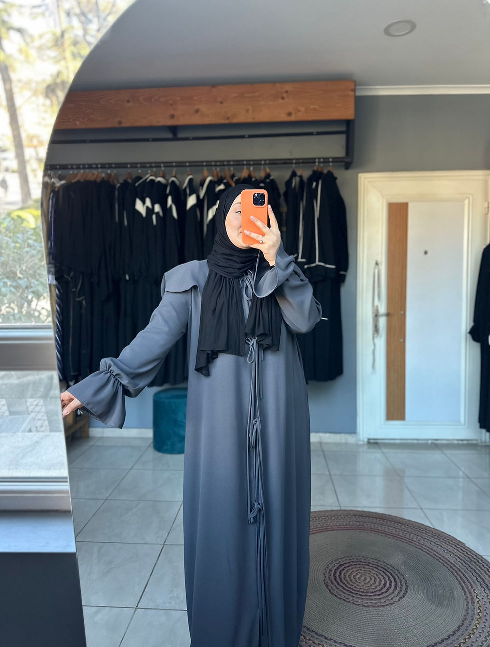 Küçük resim: Gri Duygu Model Ferace
