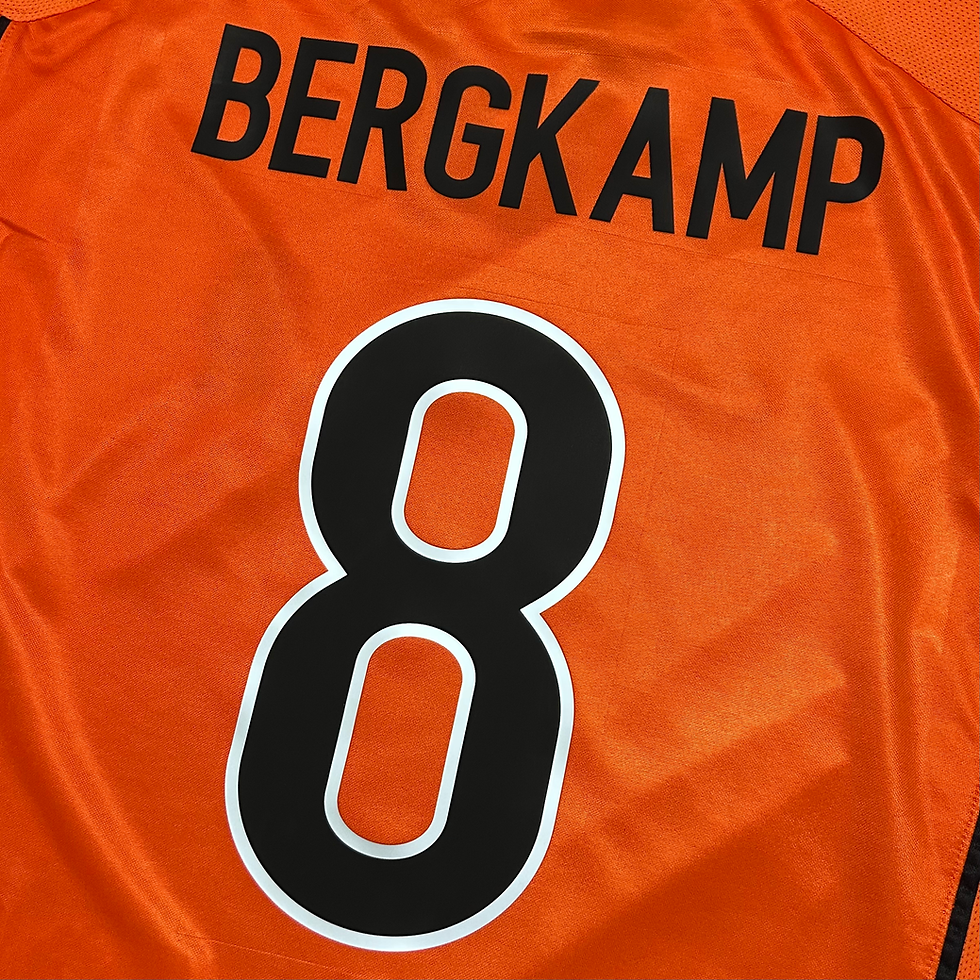 Thumbnail: 1998-00 - Netherlands – Home Shirt – Bergkamp 8 - L - jersey World Cup voetbal