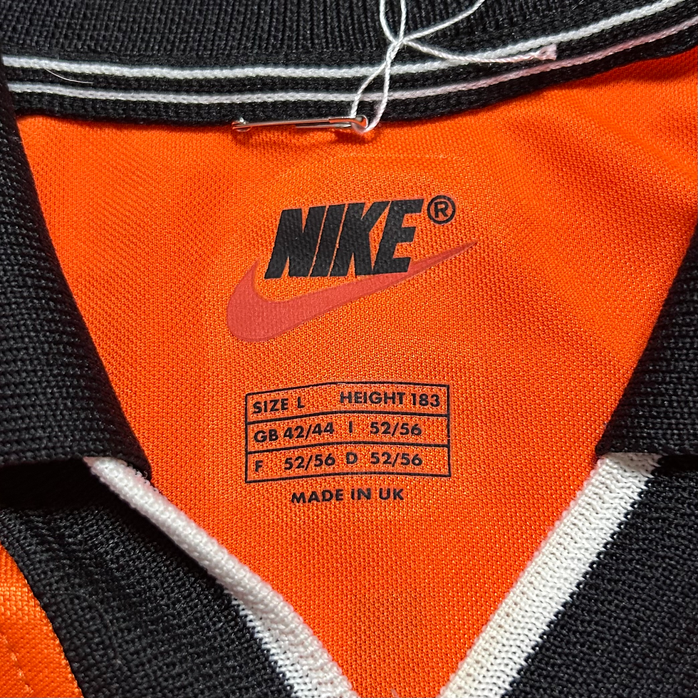 Thumbnail: 1998-00 - Netherlands – Home Shirt – Bergkamp 8 - L - jersey World Cup voetbal