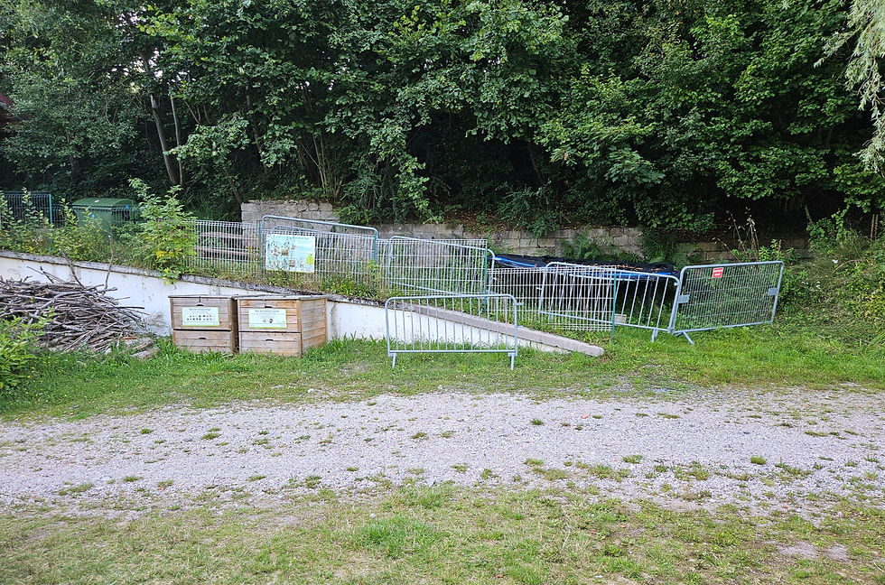 Uitzicht vanaf mijn kampeerplek. Niet zo idyllisch :)