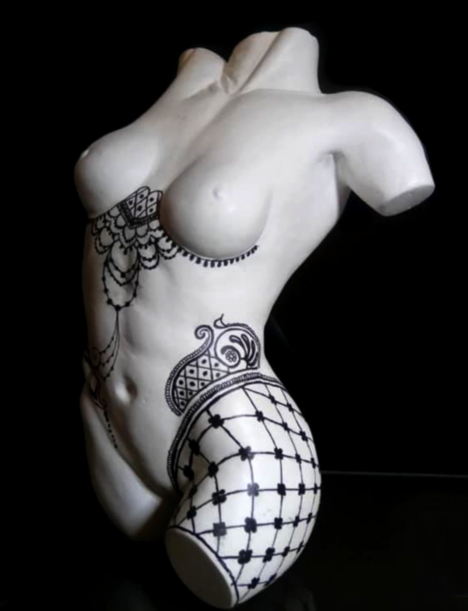 Tatouage sur buste féminin - N°1 - Sharanga-Design