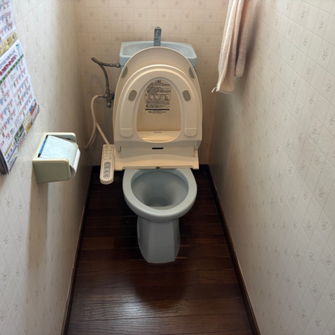 熊本市東区画図町重富 トイレ交換工事・フローリング上張り工事