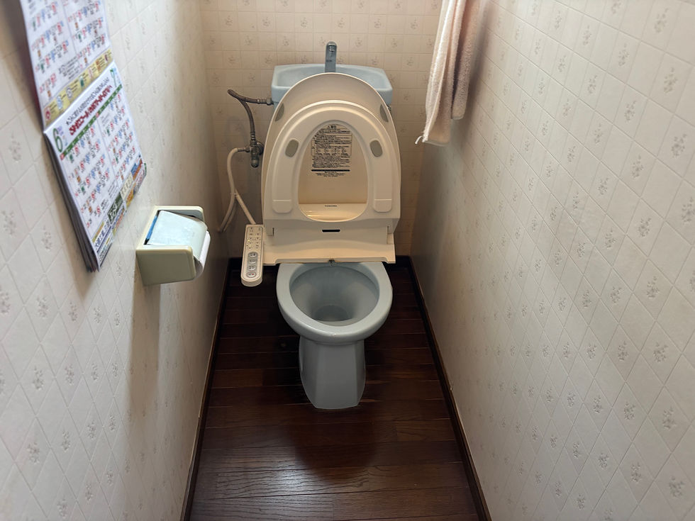 【熊本市東区画図町重富】トイレ交換・廊下フローリング上張り工事が完成しました
