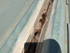 西区島崎で折半屋根塗装工事を行いました。