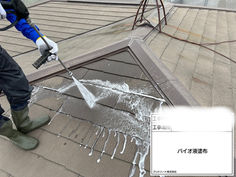 梅雨前の塗装工事が進んでおります。