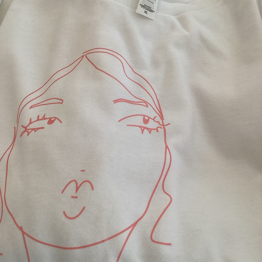 Peach + white chandelier peony tshirt xl