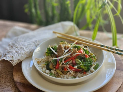 Chop suey de seitan, une protéine végane local