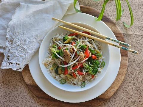 Excellente recette de chop suey de seitan, un produit végane local