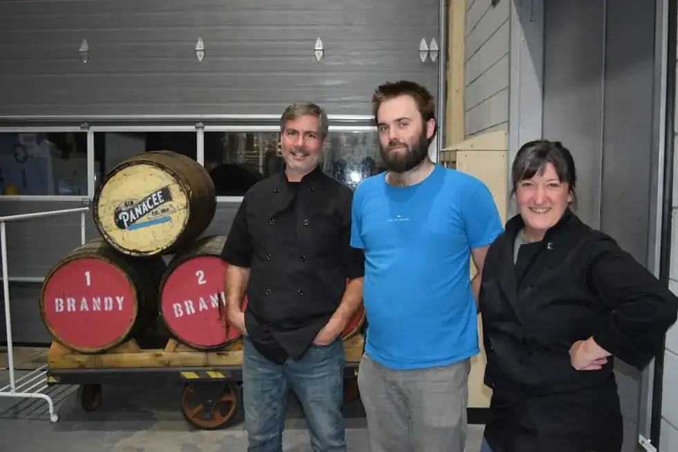 Caroline et Laurent à la distillerie lors d’un événement pour la SAQ