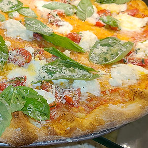 La Burrata Pizza (12" Personal)