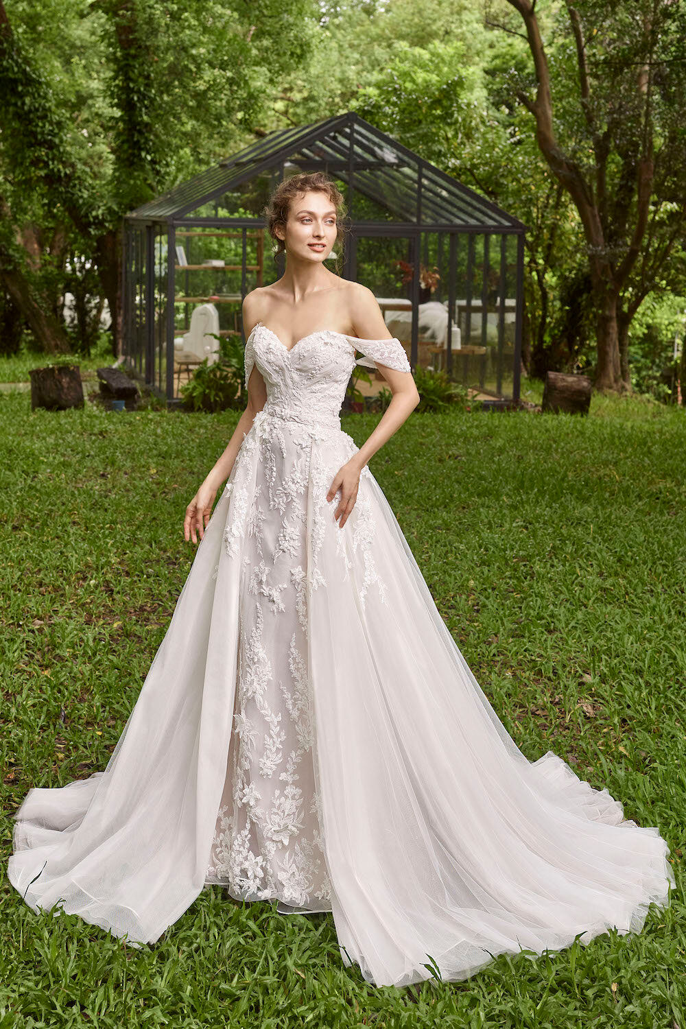 OL1847-Gwendoly Sheath wedding dress with seetheart neckline detachable skirt
