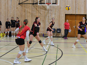 Raiffeisen Volley Glaronia dreht das Spiel und siegt in Genf