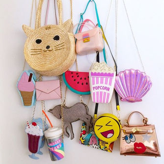 Bolsos diferentes pero súper a la moda...