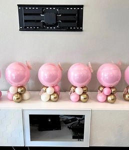 Short pink balloon centerpieces