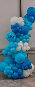 Blue and white standing garland with a personalized balloon