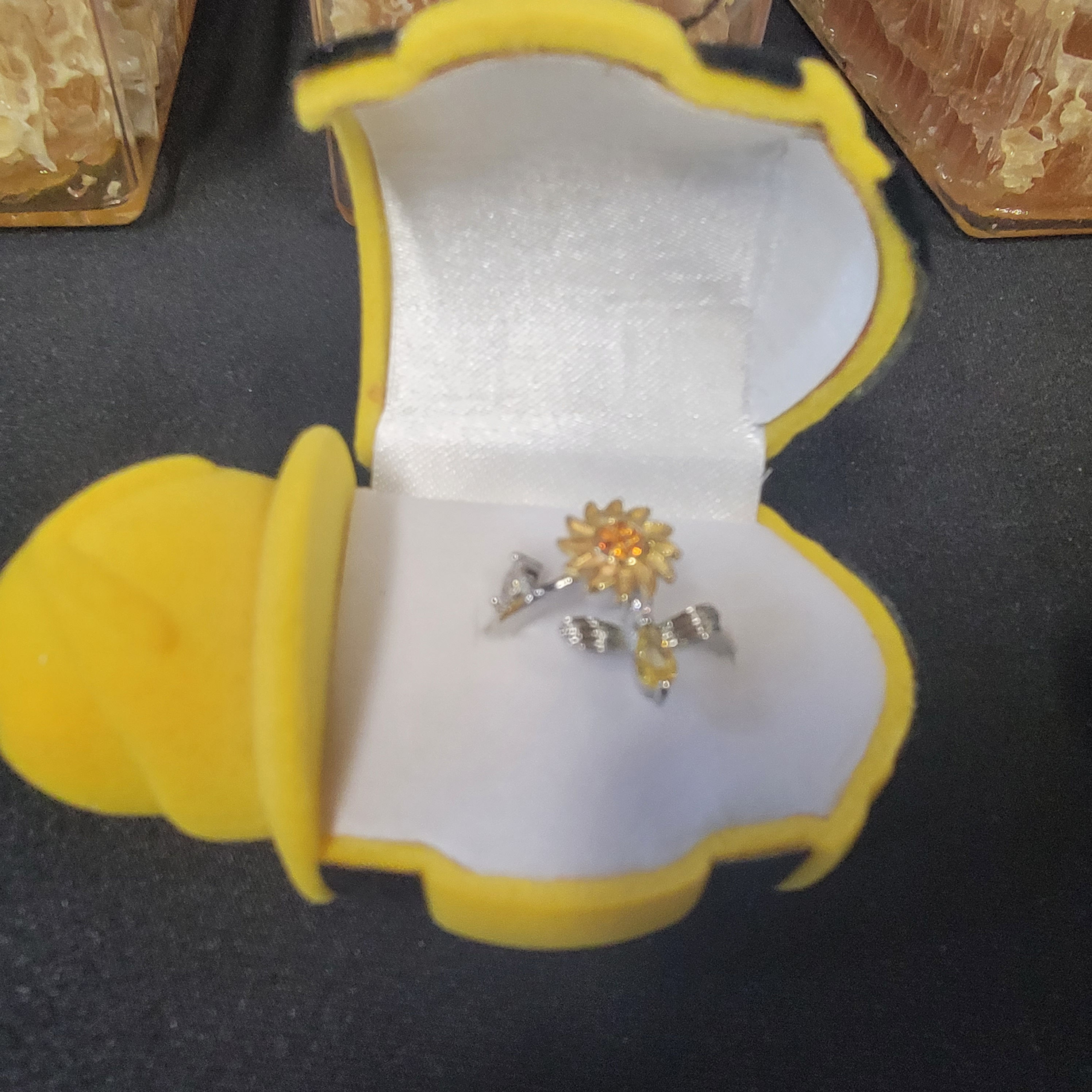 Spinning Ring with Bee Ring Box