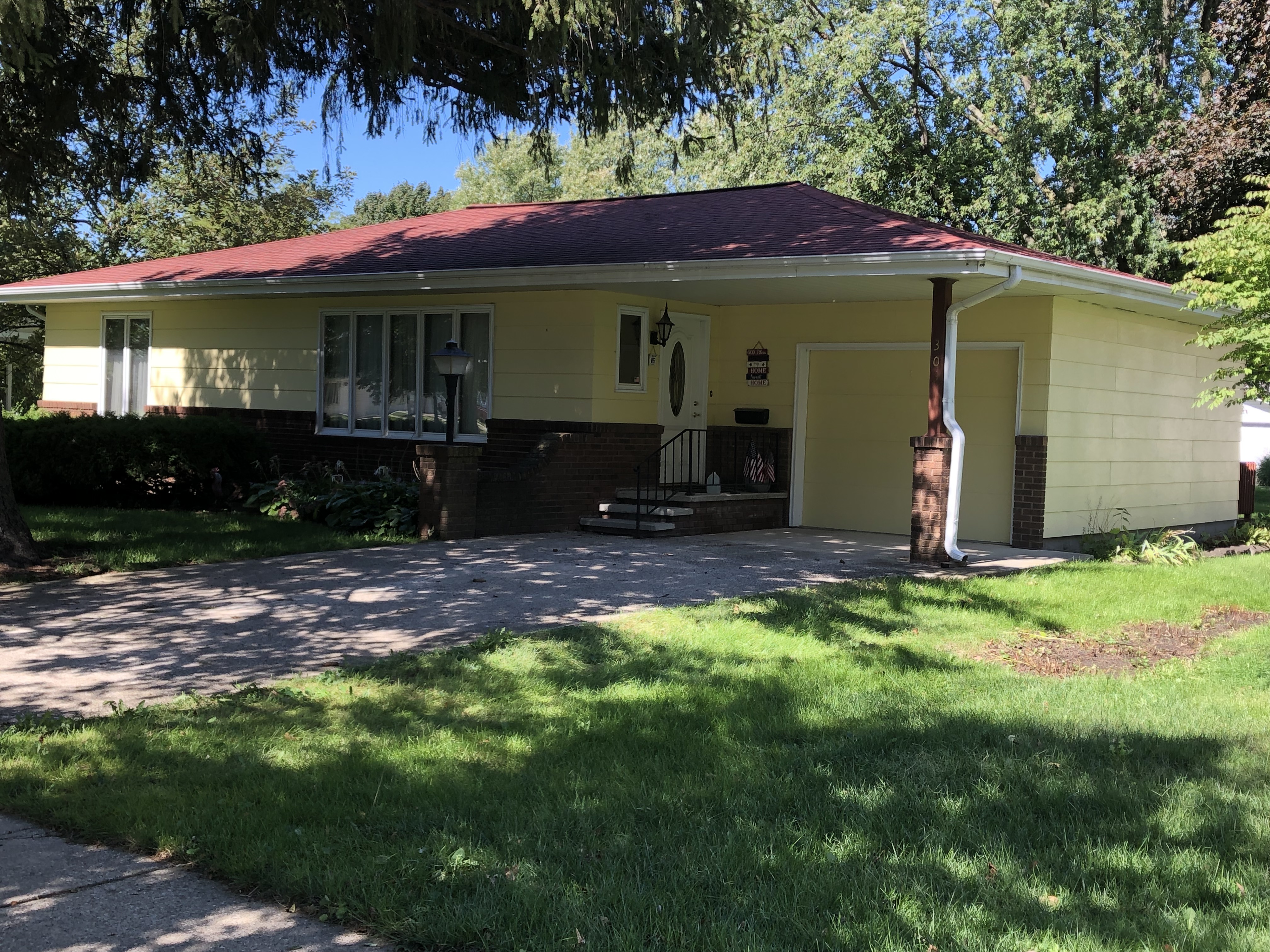 303 NE Hayes