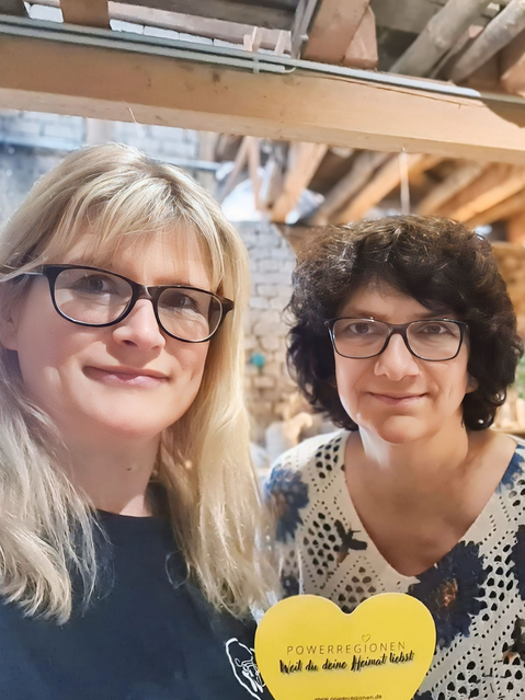 Rose-Marie Nyqvist und Katja Peteratzinger in der Werkstatt des Keramikateliers Birkenhof in Aarbergen-Kettenbach.