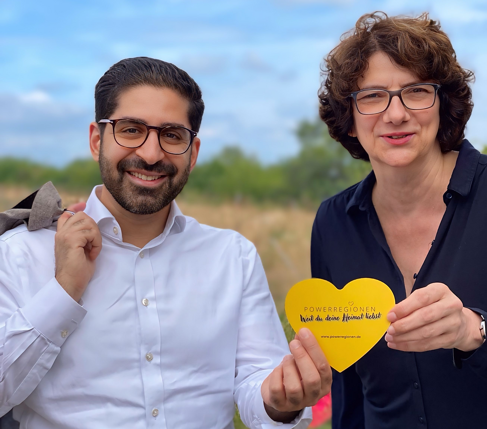 Der hessische Wirtschaftsminister Kaweh Mansoori und Katja Peteratzinger in Heidenrod