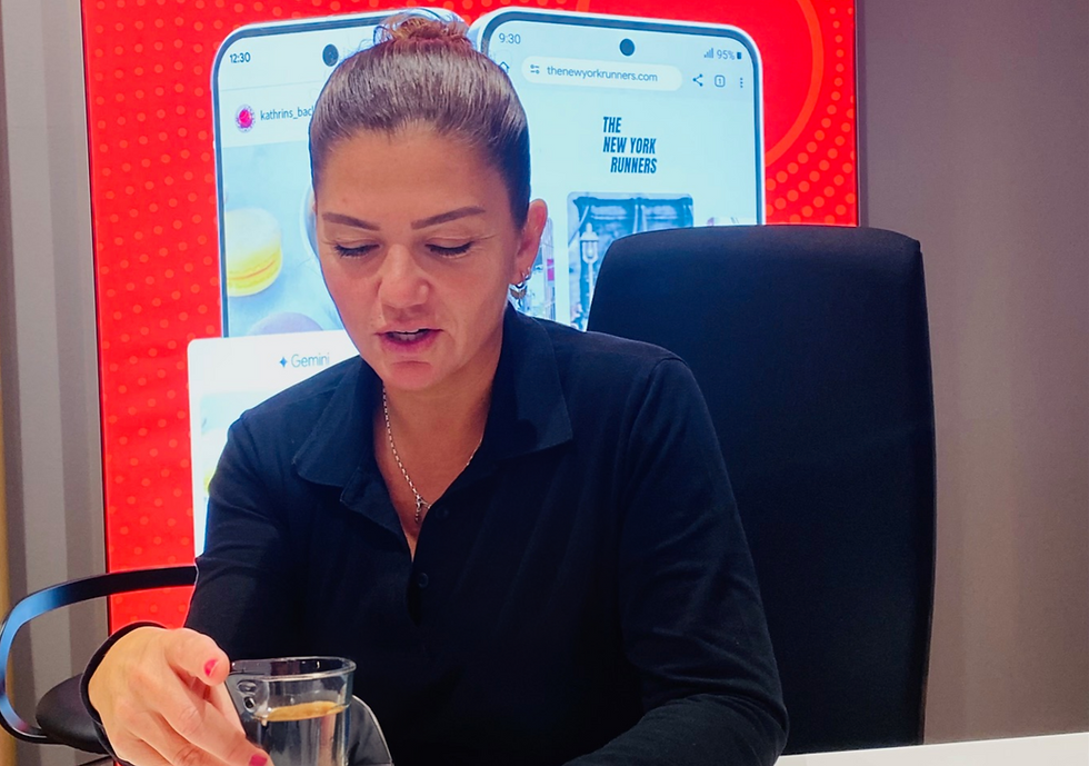 Kezban Yilmaz, Kundenbetreuerin in einem Vodafone-Shop hat den unbedingten Willen, die Probleme ihrer Kunden zu lösen