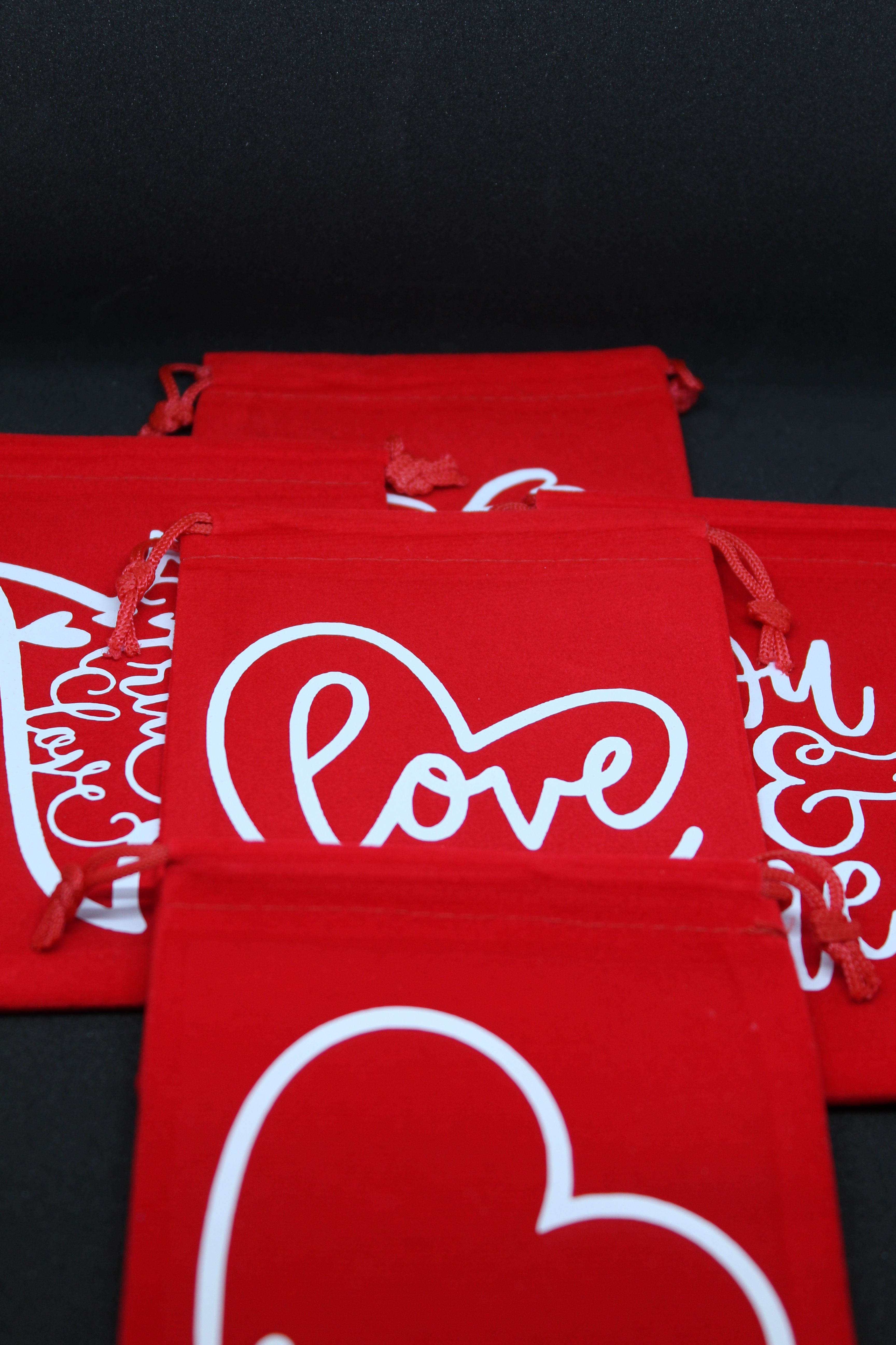Red Valentines Day mini gifting velvet bags 9x12cm