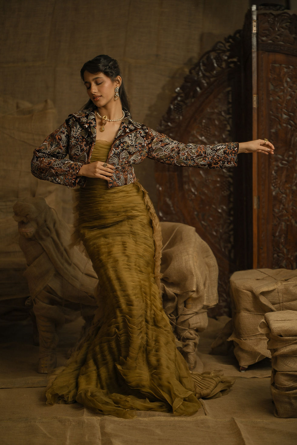 Thumbnail: Kalyptre Gown