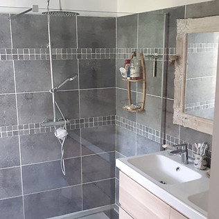 © Maison vigneronne Aniane - salle de bain rdc.jpg