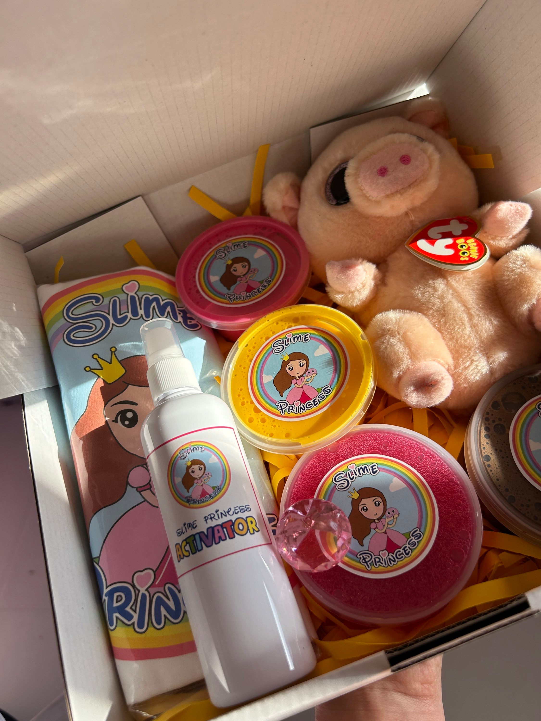 Pinkie Piglet’s slime gift box