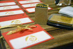 今回はロゴスタンプを制作し、様々なグッズに使いました。